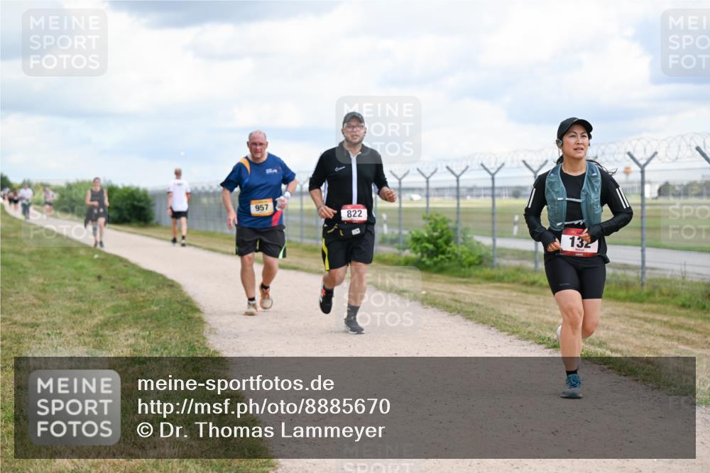 14.09.2025 - Airport Race Dr. Thomas Lammeyer http://msf.ph/oto/8885670 14.09.2025 12:42:53 Laufen 957, 822, 132 meine-sportfotos.de