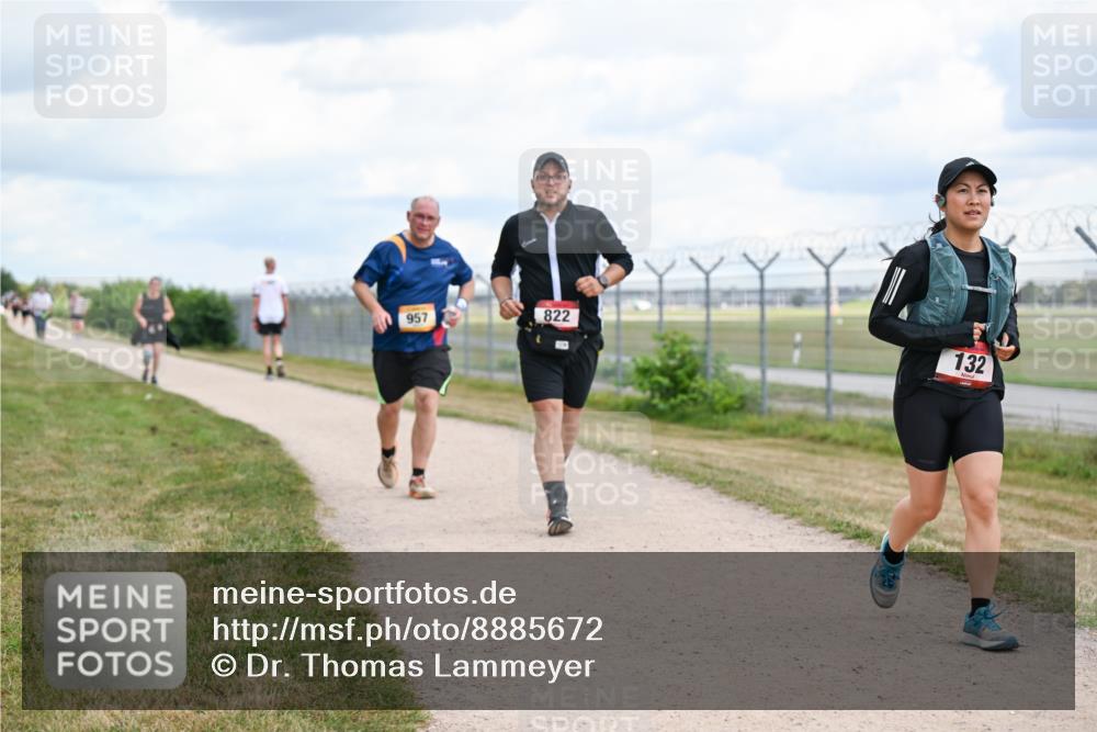 14.09.2025 - Airport Race Dr. Thomas Lammeyer http://msf.ph/oto/8885672 14.09.2025 12:42:53 Laufen 822, 957, 132 meine-sportfotos.de