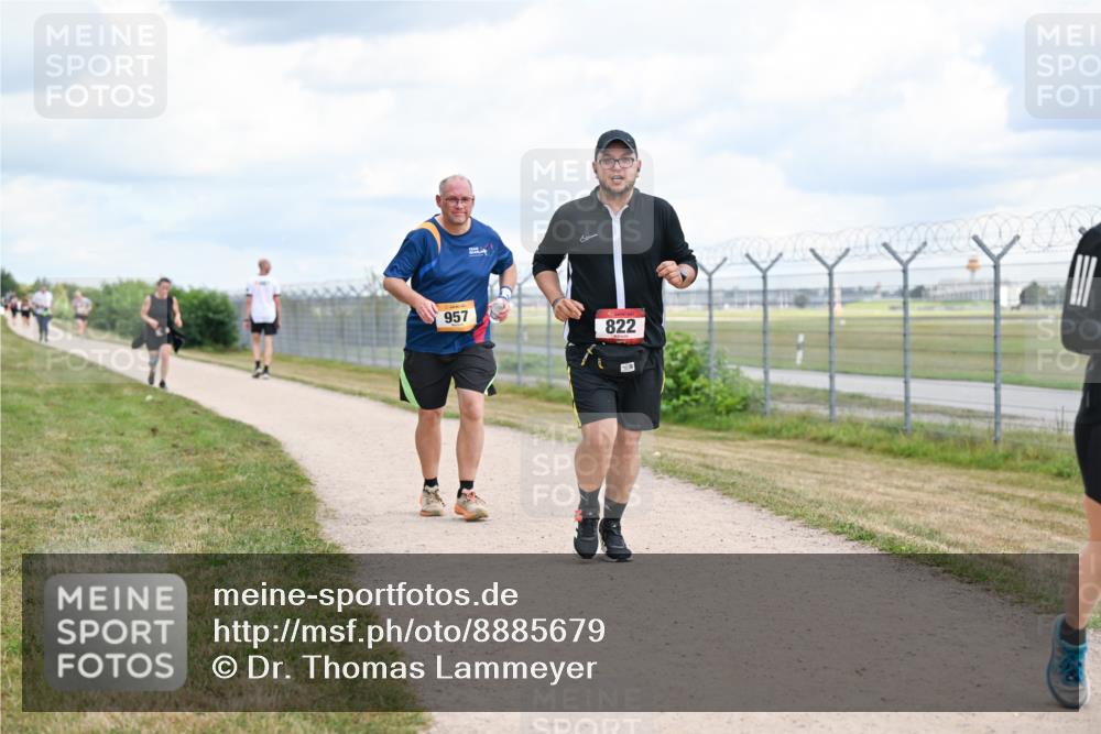 14.09.2025 - Airport Race Dr. Thomas Lammeyer http://msf.ph/oto/8885679 14.09.2025 12:42:54 Laufen 957, 822 meine-sportfotos.de