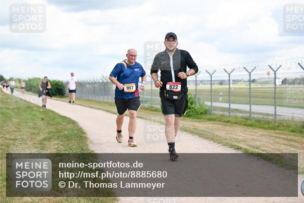 14.09.2025 - Airport Race Dr. Thomas Lammeyer http://msf.ph/oto/8885680 14.09.2025 12:42:54 Laufen 957, 822 meine-sportfotos.de