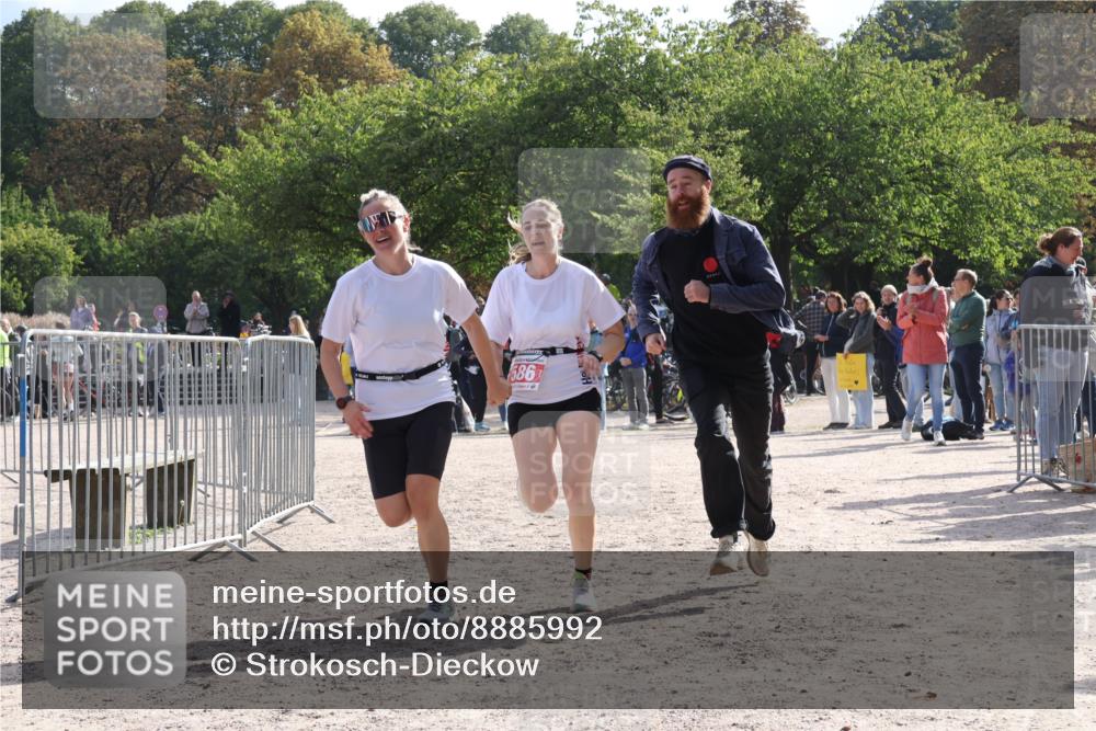 14.09.2025 - Stadtparktriathlon Strokosch-Dieckow http://msf.ph/oto/8885992 14.09.2025 11:09:00 Ziel 528, 586, 591 meine-sportfotos.de