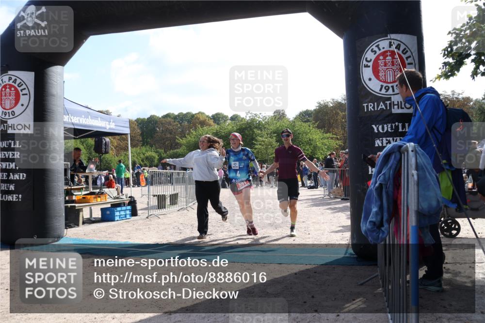14.09.2025 - Stadtparktriathlon Strokosch-Dieckow http://msf.ph/oto/8886016 14.09.2025 11:09:07 Ziel 586, 591 meine-sportfotos.de