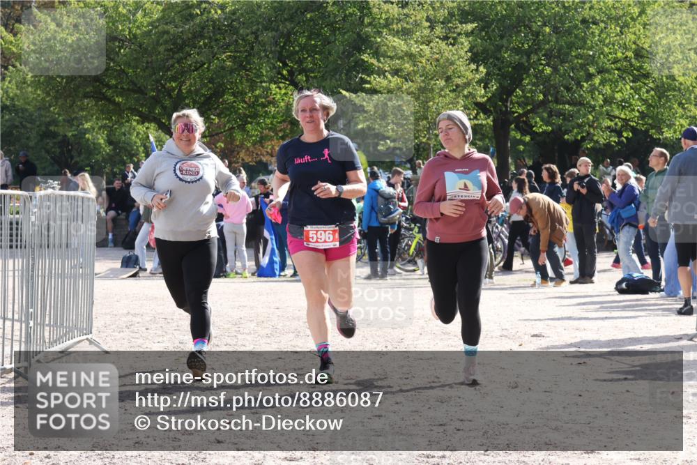 14.09.2025 - Stadtparktriathlon Strokosch-Dieckow http://msf.ph/oto/8886087 14.09.2025 11:12:24 Ziel 596 meine-sportfotos.de