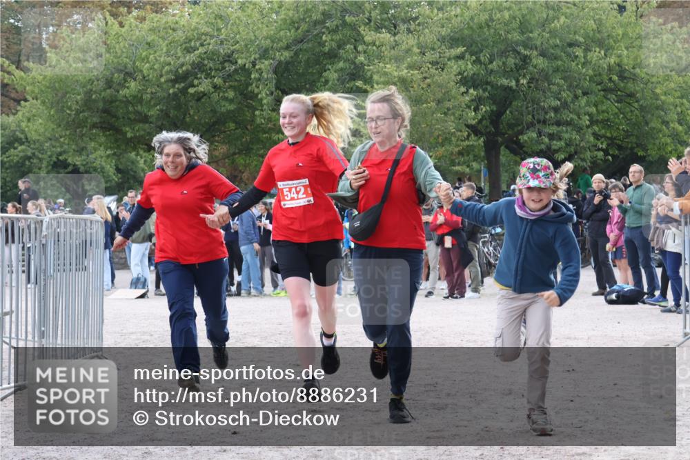14.09.2025 - Stadtparktriathlon Strokosch-Dieckow http://msf.ph/oto/8886231 14.09.2025 11:15:47 Ziel 542 meine-sportfotos.de