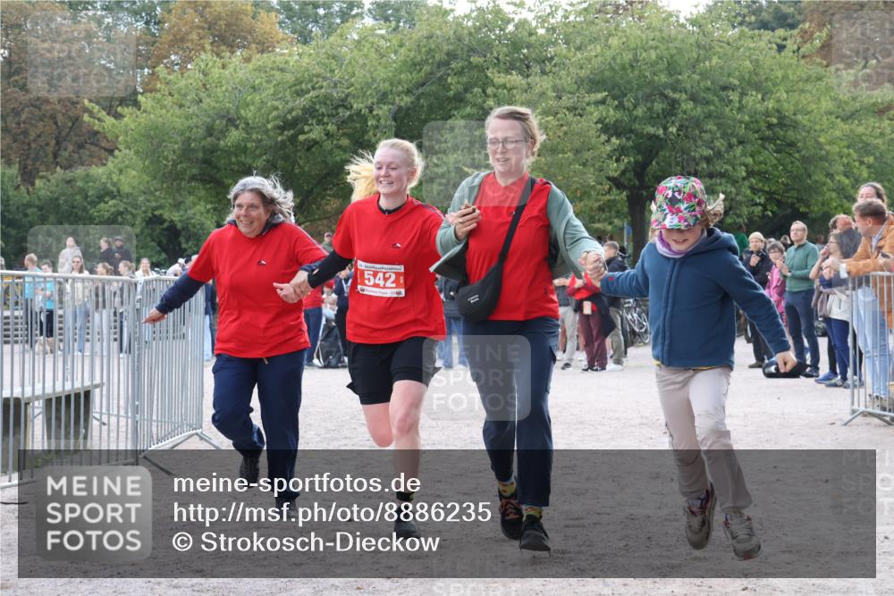 14.09.2025 - Stadtparktriathlon Strokosch-Dieckow http://msf.ph/oto/8886235 14.09.2025 11:15:47 Ziel 542 meine-sportfotos.de