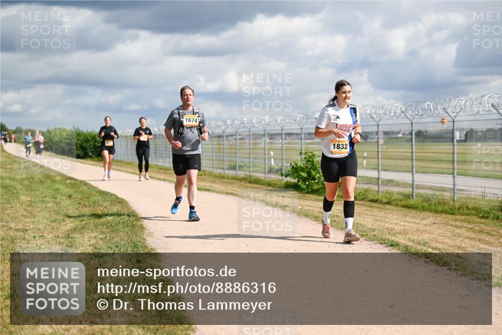 14.09.2025 - Airport Race Dr. Thomas Lammeyer http://msf.ph/oto/8886316 14.09.2025 12:45:48 Laufen 1674, 1832 meine-sportfotos.de