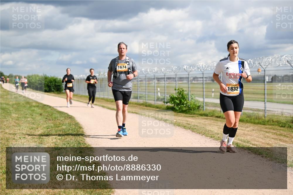 14.09.2025 - Airport Race Dr. Thomas Lammeyer http://msf.ph/oto/8886330 14.09.2025 12:45:49 Laufen 1674, 1832 meine-sportfotos.de