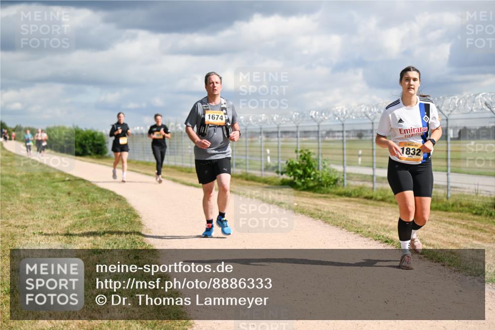 14.09.2025 - Airport Race Dr. Thomas Lammeyer http://msf.ph/oto/8886333 14.09.2025 12:45:49 Laufen 1674, 1832 meine-sportfotos.de