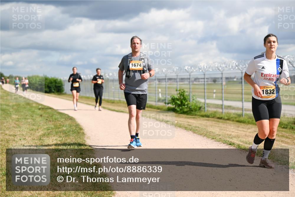 14.09.2025 - Airport Race Dr. Thomas Lammeyer http://msf.ph/oto/8886339 14.09.2025 12:45:50 Laufen 1674, 1832 meine-sportfotos.de