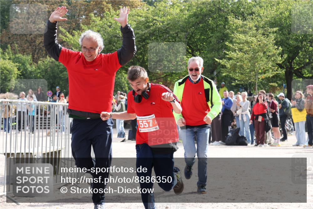14.09.2025 - Stadtparktriathlon Strokosch-Dieckow http://msf.ph/oto/8886350 14.09.2025 11:19:41 Ziel 557, 562 meine-sportfotos.de