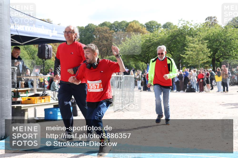 14.09.2025 - Stadtparktriathlon Strokosch-Dieckow http://msf.ph/oto/8886357 14.09.2025 11:19:42 Ziel 557, 562 meine-sportfotos.de