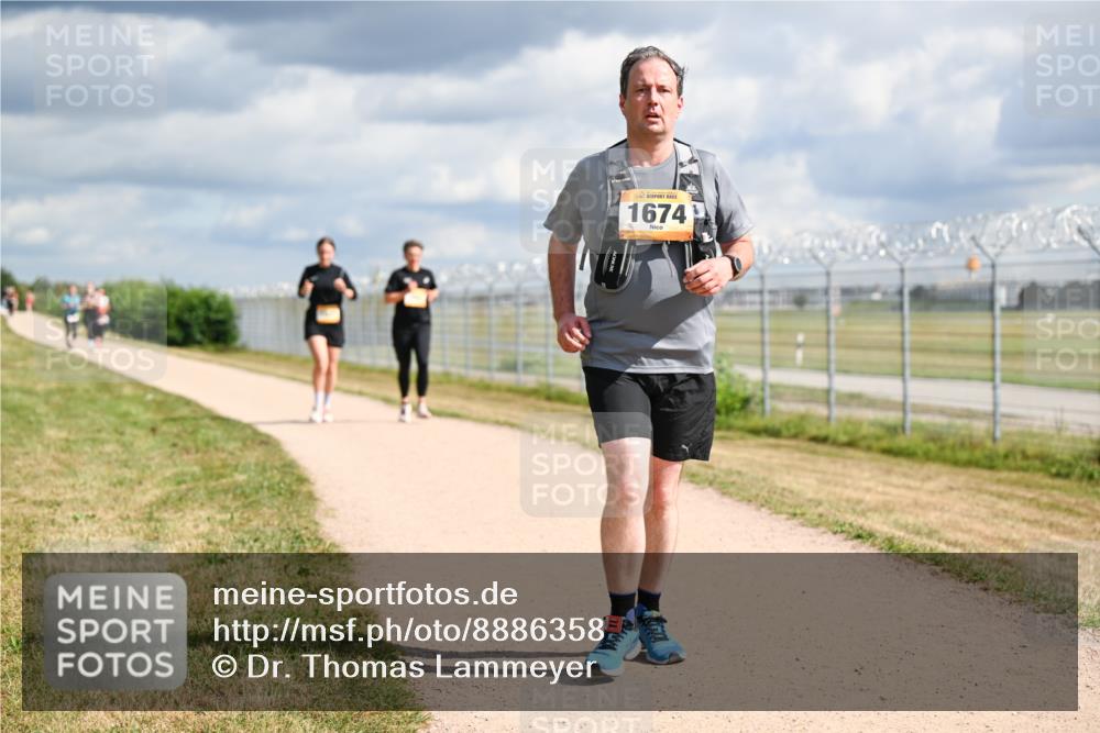14.09.2025 - Airport Race Dr. Thomas Lammeyer http://msf.ph/oto/8886358 14.09.2025 12:45:51 Laufen 1674 meine-sportfotos.de