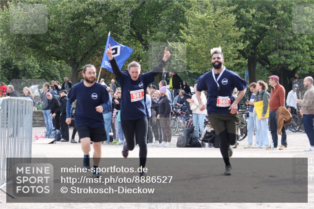 14.09.2025 - Stadtparktriathlon Strokosch-Dieckow http://msf.ph/oto/8886527 14.09.2025 11:22:17 Ziel 581 meine-sportfotos.de