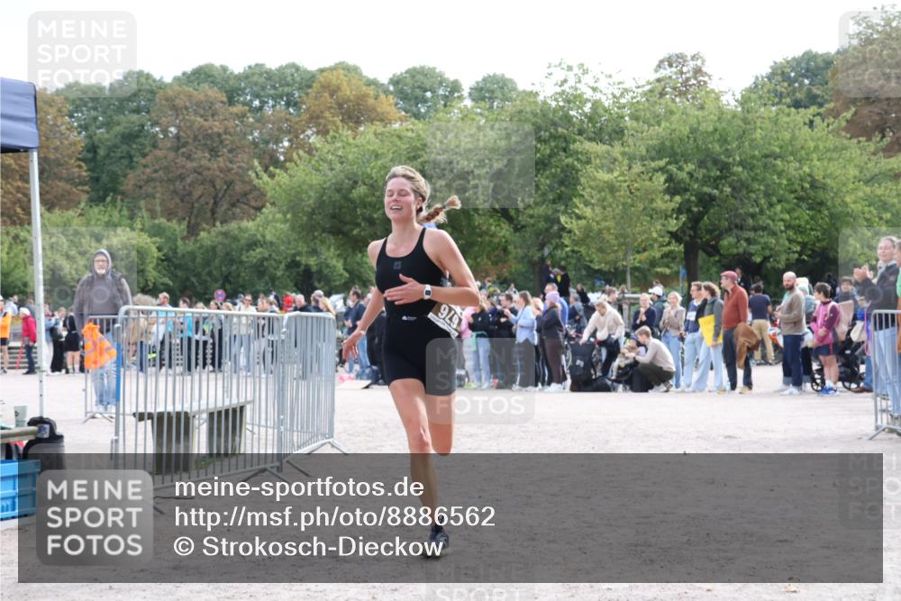14.09.2025 - Stadtparktriathlon Strokosch-Dieckow http://msf.ph/oto/8886562 14.09.2025 11:22:41 Ziel 676 meine-sportfotos.de