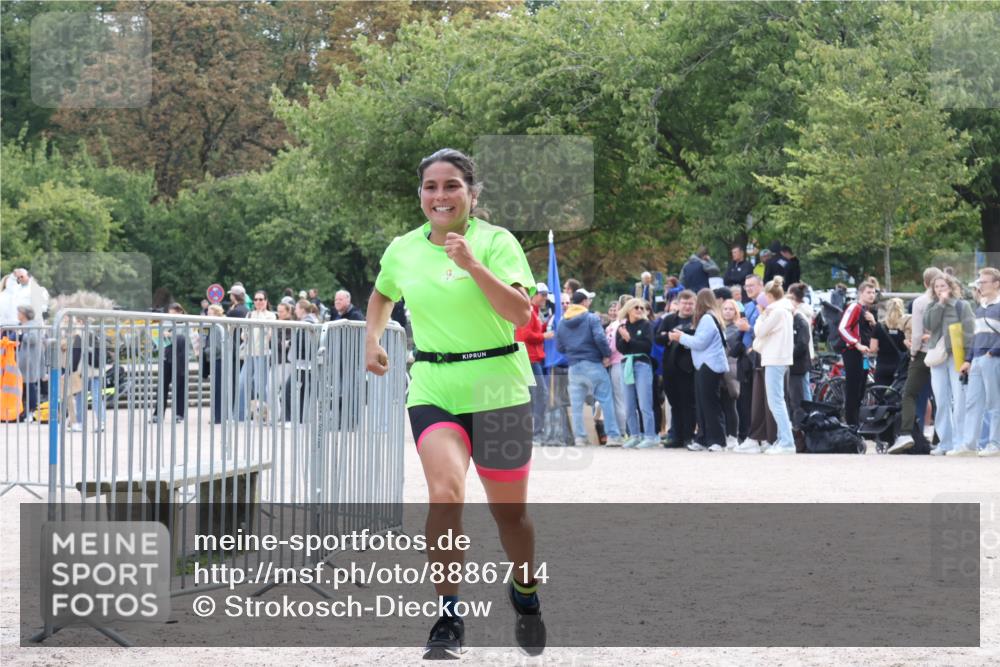 14.09.2025 - Stadtparktriathlon Strokosch-Dieckow http://msf.ph/oto/8886714 14.09.2025 11:26:14 Ziel 661 meine-sportfotos.de