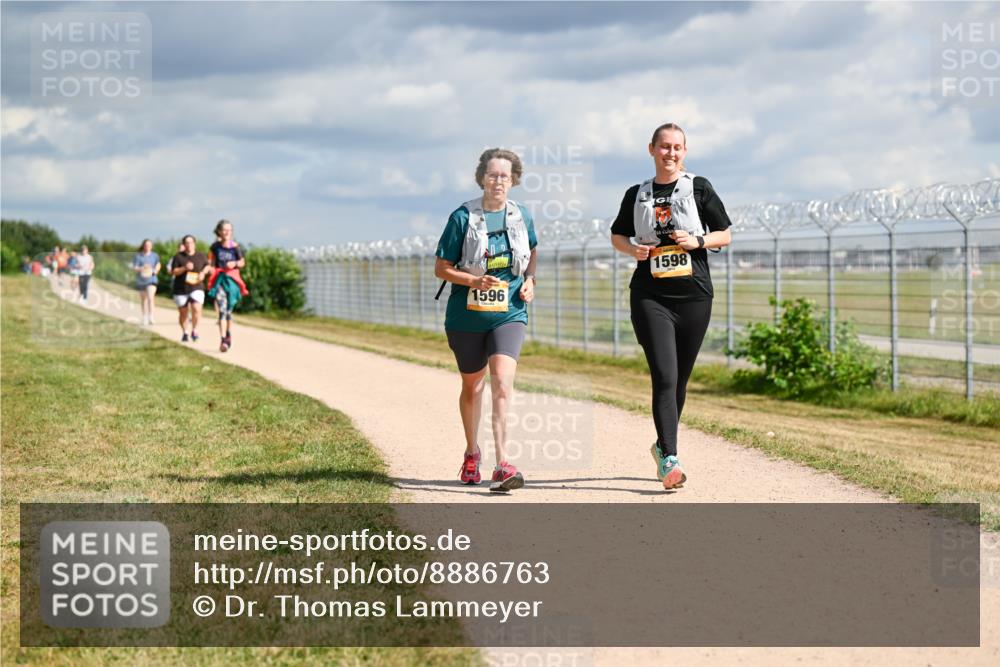 14.09.2025 - Airport Race Dr. Thomas Lammeyer http://msf.ph/oto/8886763 14.09.2025 12:48:14 Laufen 1596, 1598 meine-sportfotos.de
