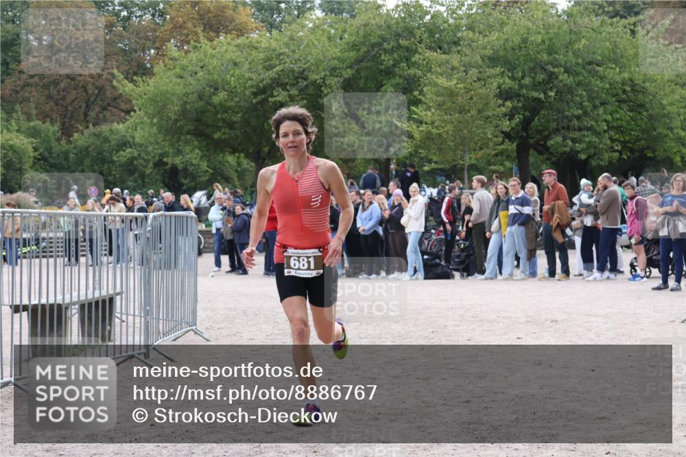 14.09.2025 - Stadtparktriathlon Strokosch-Dieckow http://msf.ph/oto/8886767 14.09.2025 11:27:10 Ziel 681 meine-sportfotos.de