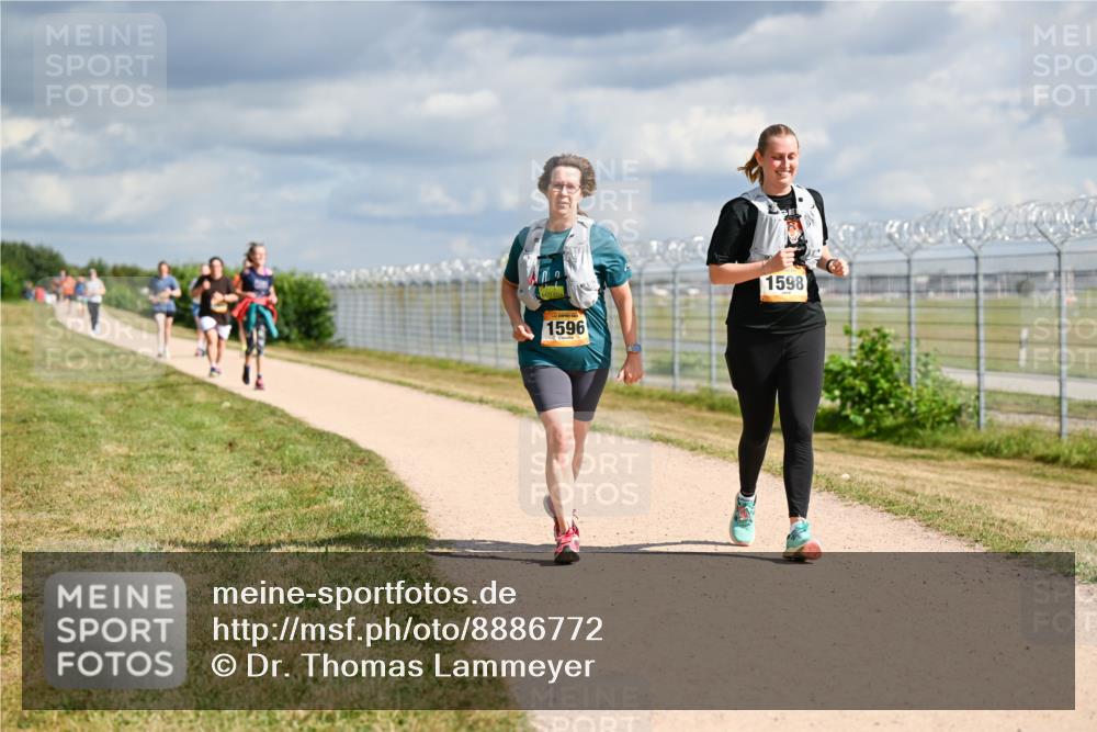 14.09.2025 - Airport Race Dr. Thomas Lammeyer http://msf.ph/oto/8886772 14.09.2025 12:48:15 Laufen 1596, 1598 meine-sportfotos.de