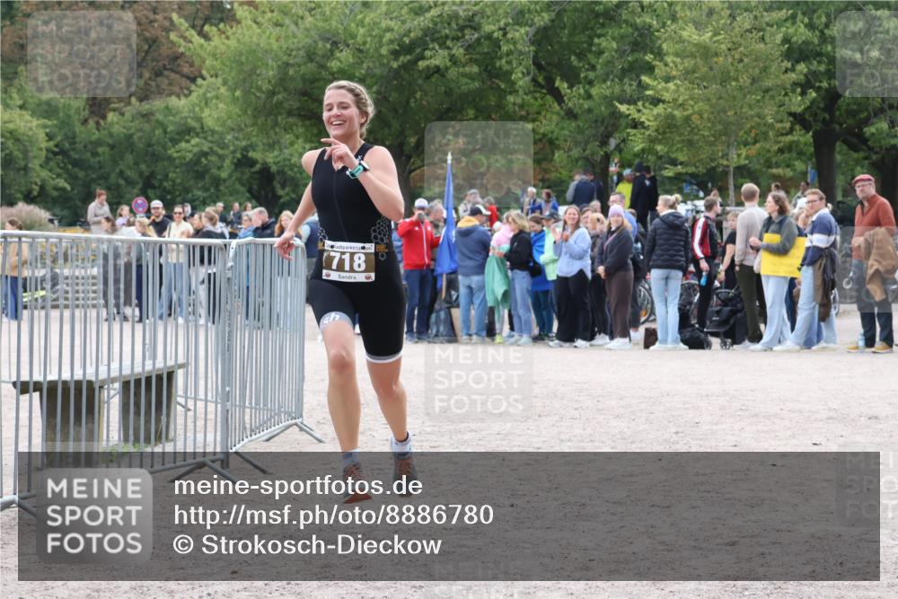 14.09.2025 - Stadtparktriathlon Strokosch-Dieckow http://msf.ph/oto/8886780 14.09.2025 11:28:00 Ziel 718 meine-sportfotos.de
