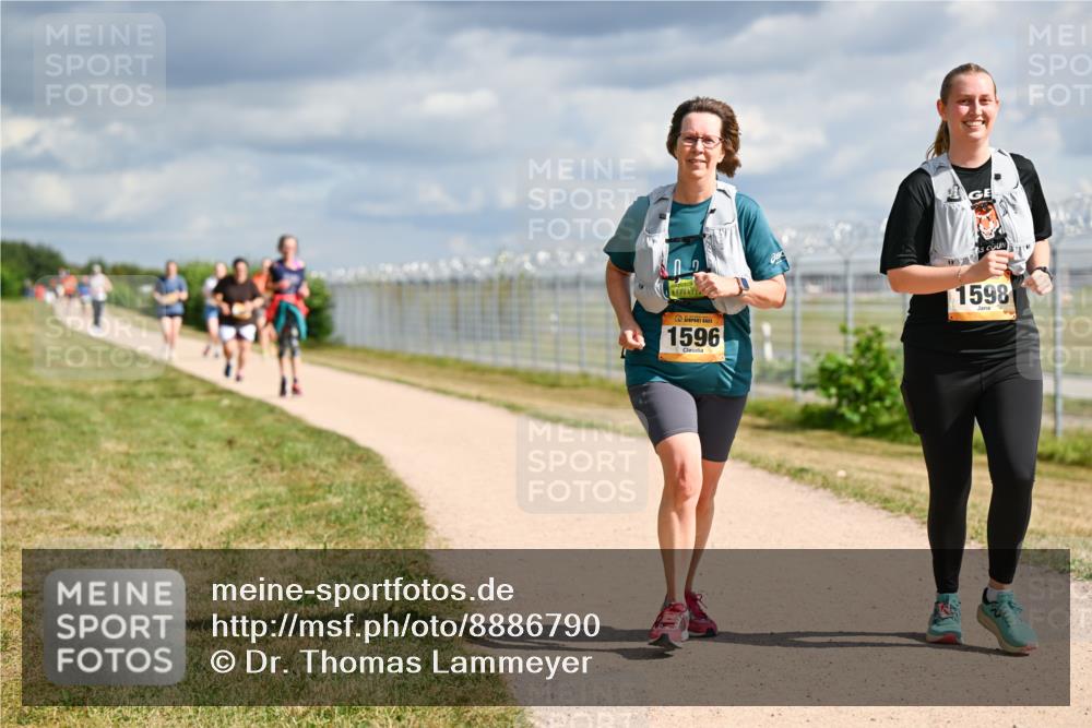 14.09.2025 - Airport Race Dr. Thomas Lammeyer http://msf.ph/oto/8886790 14.09.2025 12:48:16 Laufen 1596, 1598 meine-sportfotos.de