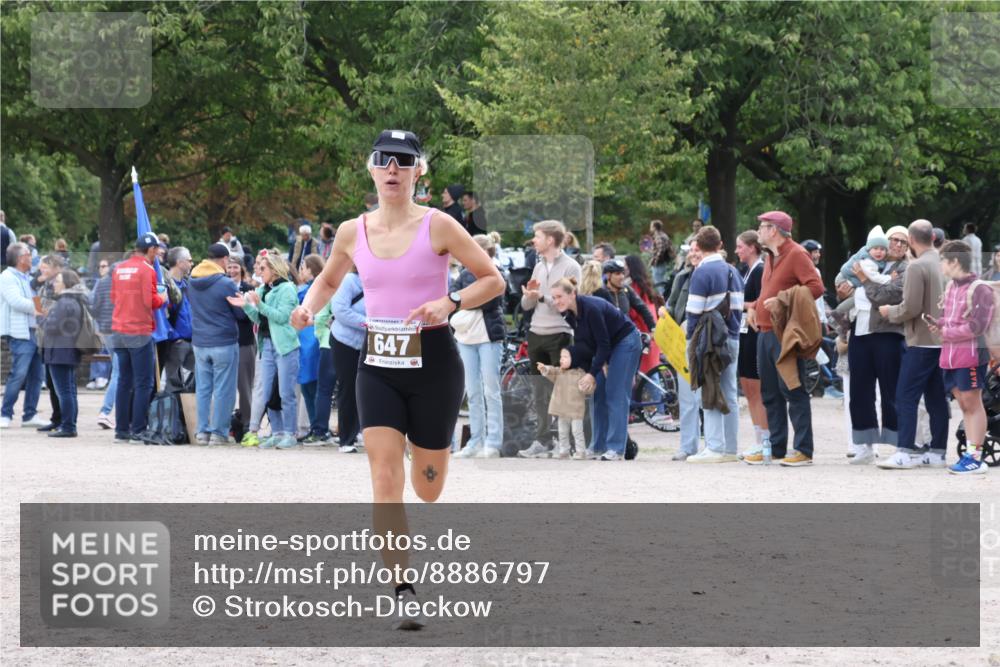 14.09.2025 - Stadtparktriathlon Strokosch-Dieckow http://msf.ph/oto/8886797 14.09.2025 11:28:17 Ziel 647, 648 meine-sportfotos.de
