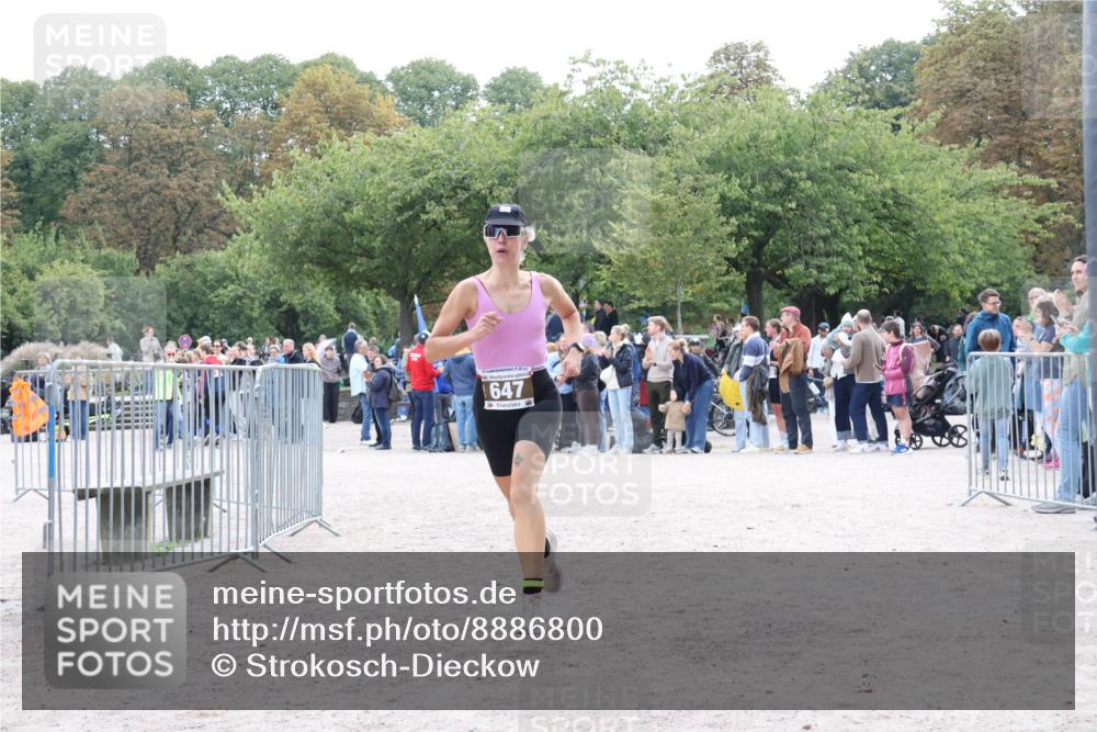 14.09.2025 - Stadtparktriathlon Strokosch-Dieckow http://msf.ph/oto/8886800 14.09.2025 11:28:18 Ziel 647, 648 meine-sportfotos.de