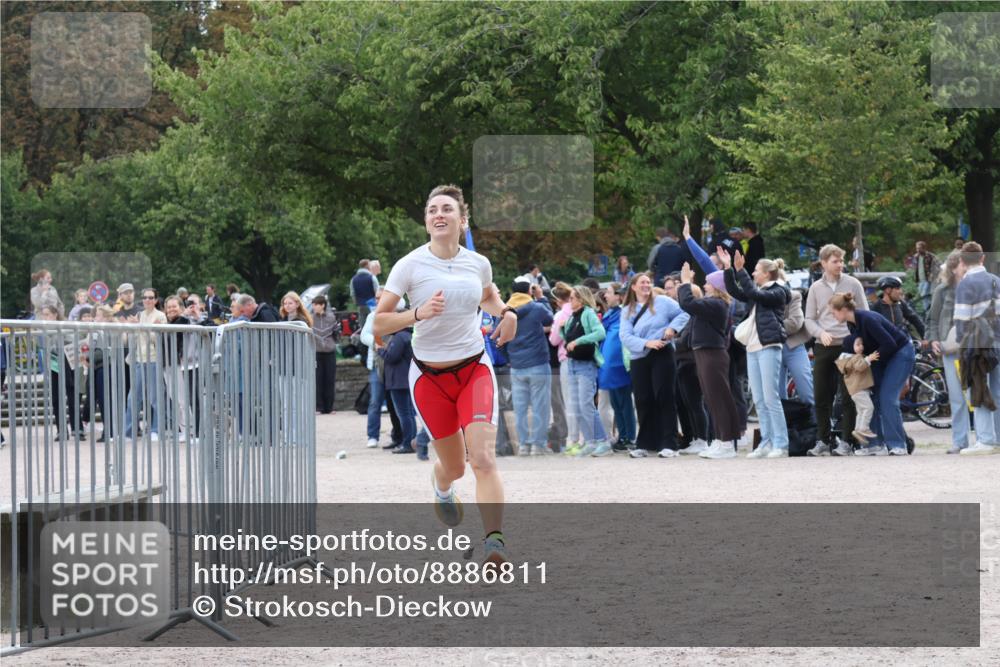 14.09.2025 - Stadtparktriathlon Strokosch-Dieckow http://msf.ph/oto/8886811 14.09.2025 11:28:22 Ziel 647, 648 meine-sportfotos.de