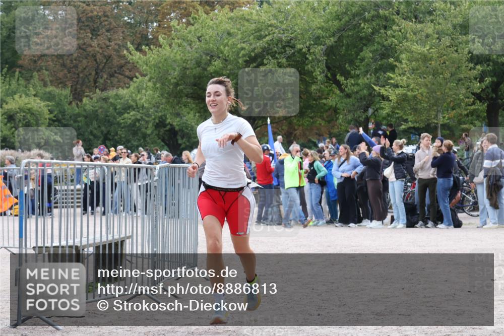 14.09.2025 - Stadtparktriathlon Strokosch-Dieckow http://msf.ph/oto/8886813 14.09.2025 11:28:23 Ziel 647, 648 meine-sportfotos.de