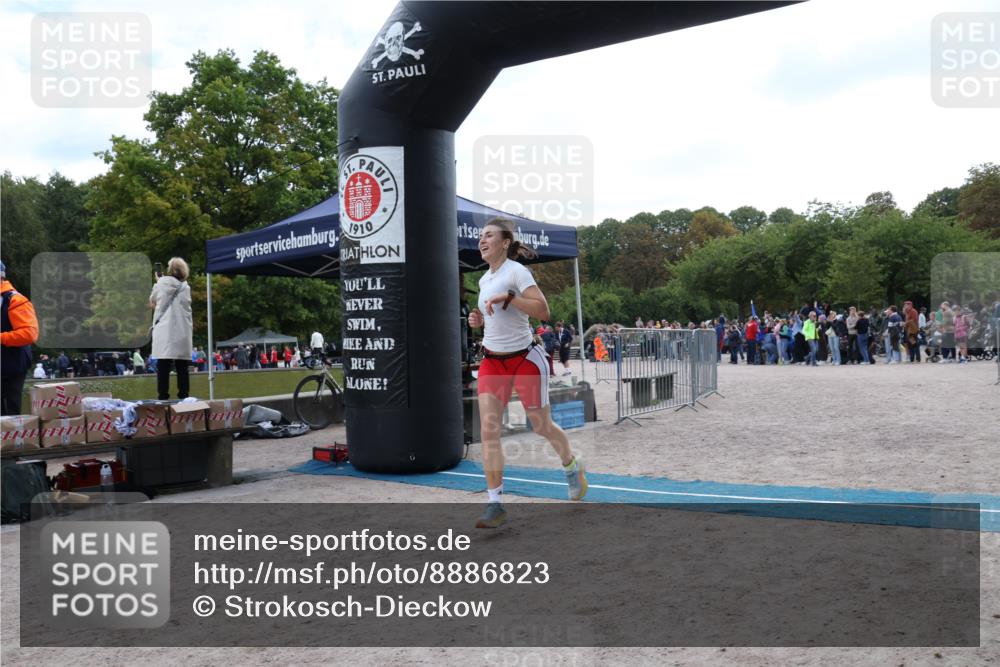 14.09.2025 - Stadtparktriathlon Strokosch-Dieckow http://msf.ph/oto/8886823 14.09.2025 11:28:24 Ziel 647, 648 meine-sportfotos.de