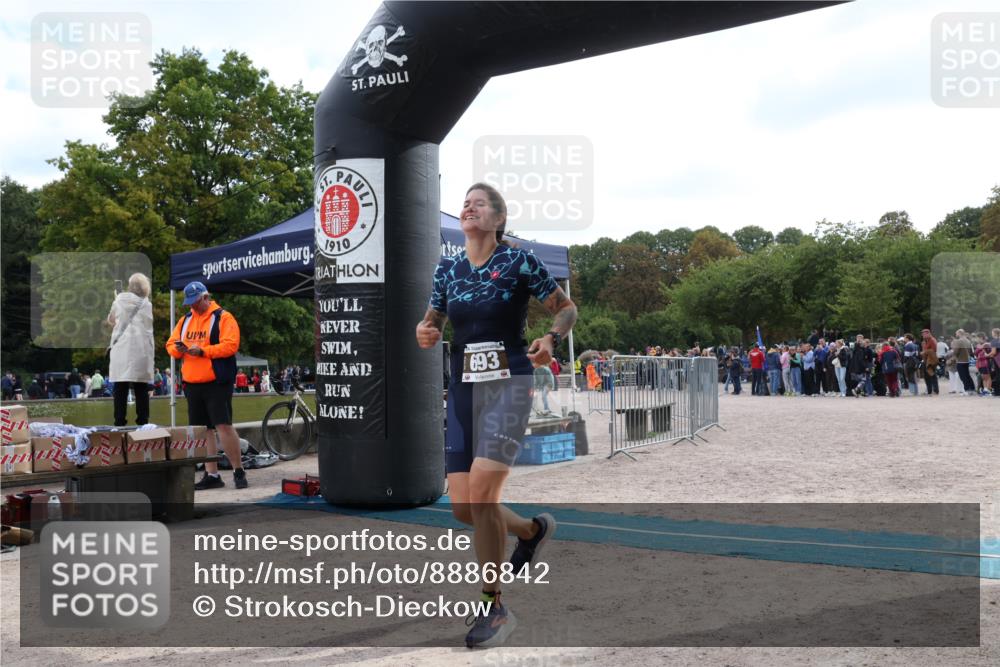 14.09.2025 - Stadtparktriathlon Strokosch-Dieckow http://msf.ph/oto/8886842 14.09.2025 11:28:48 Ziel 693, 735 meine-sportfotos.de