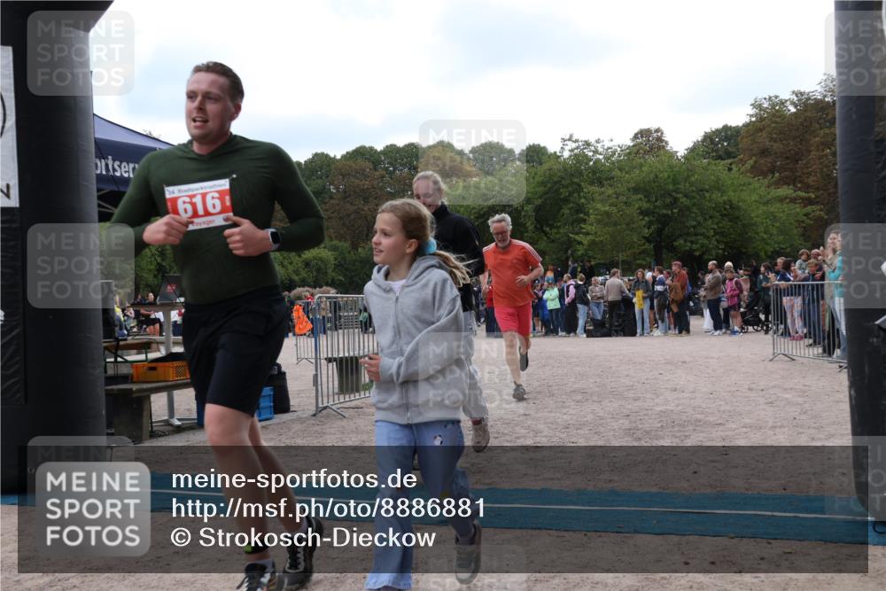14.09.2025 - Stadtparktriathlon Strokosch-Dieckow http://msf.ph/oto/8886881 14.09.2025 11:30:31 Ziel 616, 639 meine-sportfotos.de