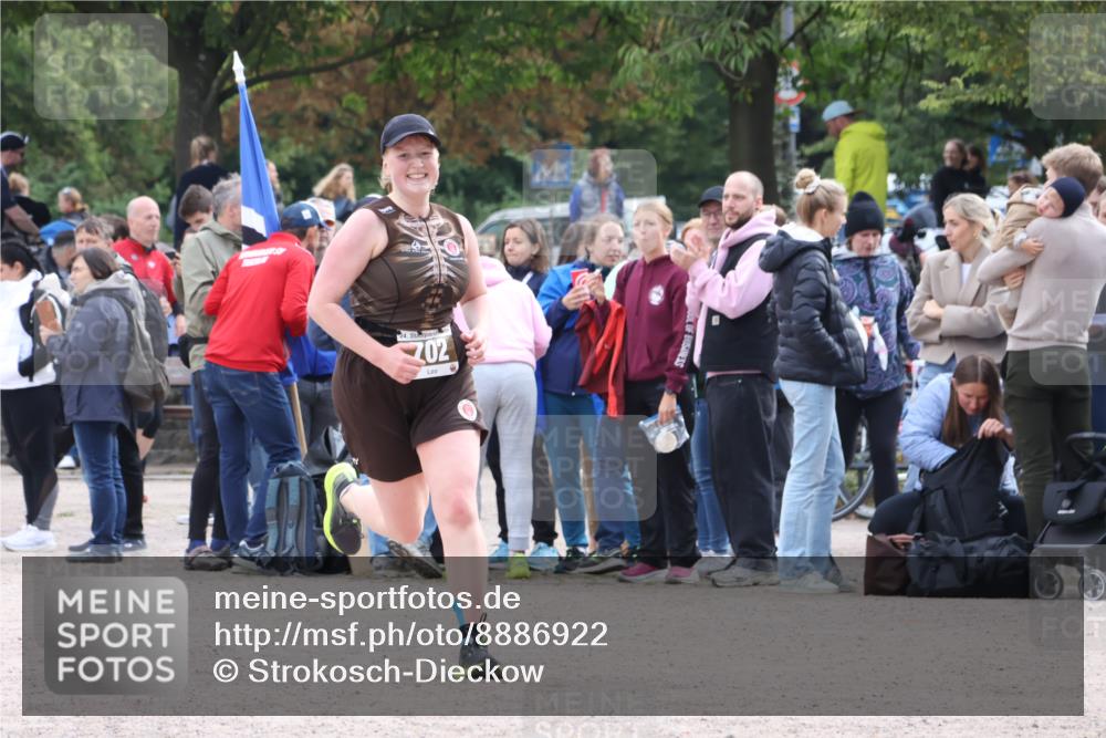 14.09.2025 - Stadtparktriathlon Strokosch-Dieckow http://msf.ph/oto/8886922 14.09.2025 11:31:41 Ziel 702, 764 meine-sportfotos.de