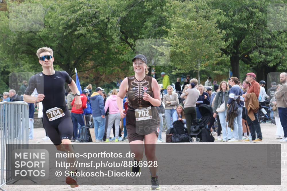 14.09.2025 - Stadtparktriathlon Strokosch-Dieckow http://msf.ph/oto/8886928 14.09.2025 11:31:43 Ziel 702, 764 meine-sportfotos.de