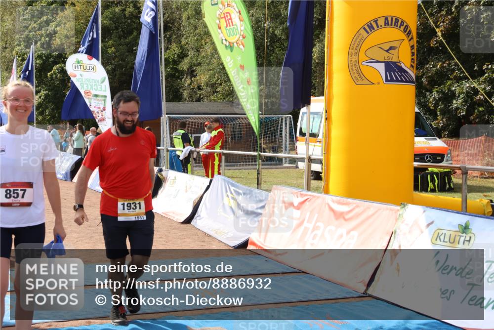 14.09.2025 - Airport Race Strokosch-Dieckow http://msf.ph/oto/8886932 14.09.2025 12:53:43 Ziel 547, 697, 857, 1542, 1931 meine-sportfotos.de
