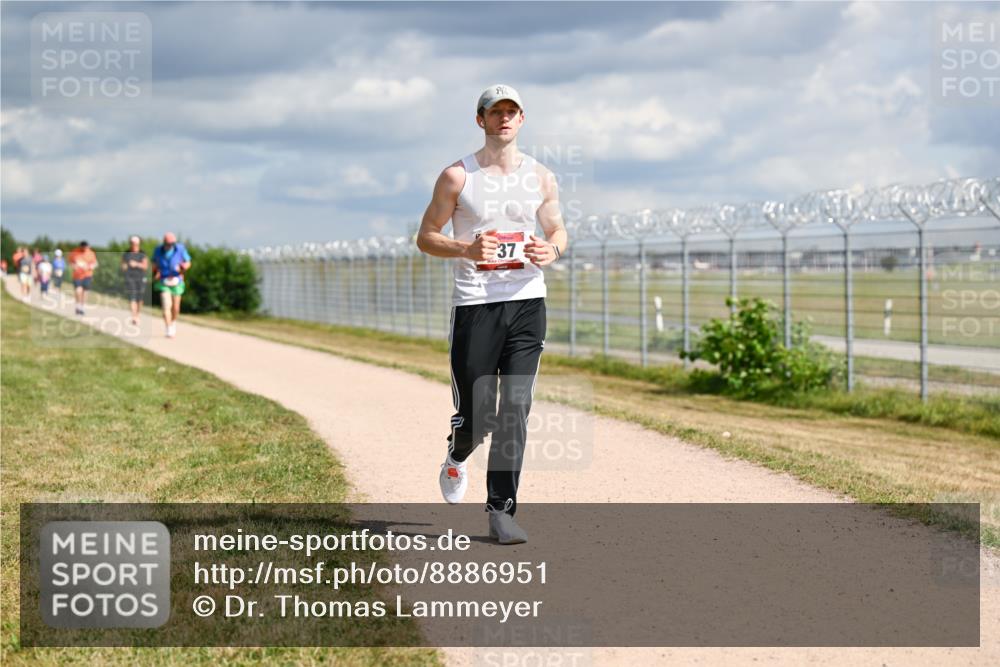 14.09.2025 - Airport Race Dr. Thomas Lammeyer http://msf.ph/oto/8886951 14.09.2025 12:48:43 Laufen 37 meine-sportfotos.de