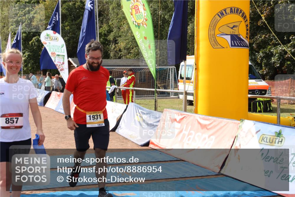 14.09.2025 - Airport Race Strokosch-Dieckow http://msf.ph/oto/8886954 14.09.2025 12:53:43 Ziel 547, 697, 857, 1542, 1931 meine-sportfotos.de