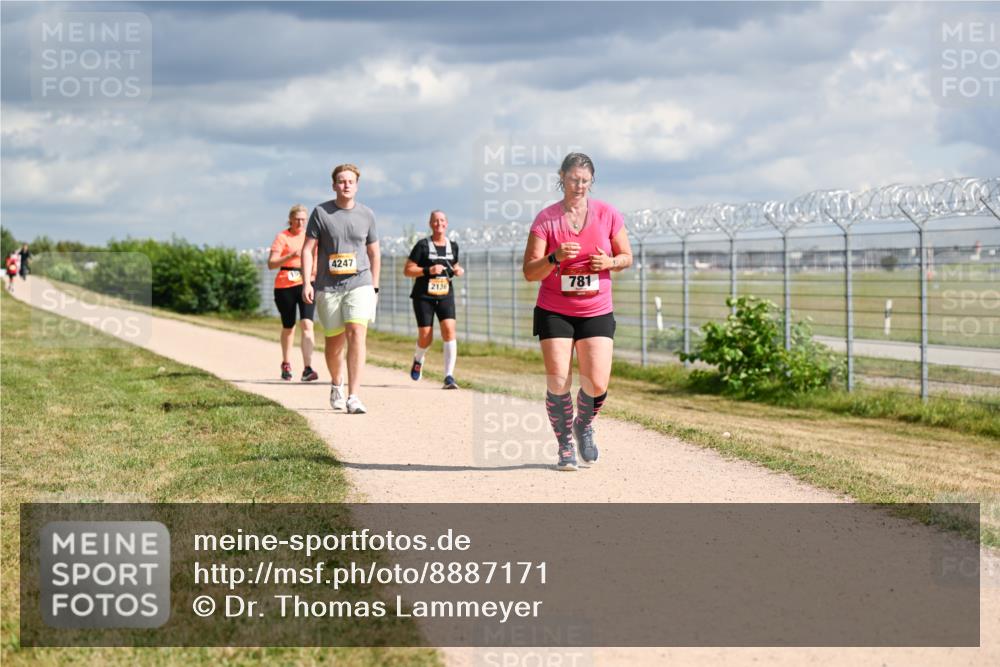 14.09.2025 - Airport Race Dr. Thomas Lammeyer http://msf.ph/oto/8887171 14.09.2025 12:49:30 Laufen 4247, 2136, 781 meine-sportfotos.de