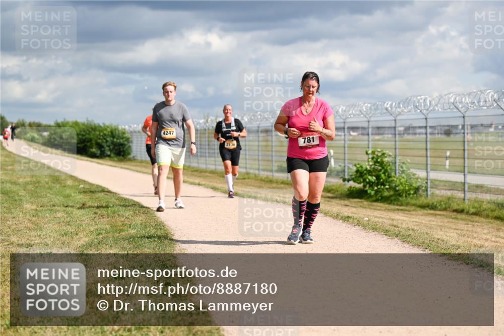 14.09.2025 - Airport Race Dr. Thomas Lammeyer http://msf.ph/oto/8887180 14.09.2025 12:49:30 Laufen 4247, 2136, 781 meine-sportfotos.de