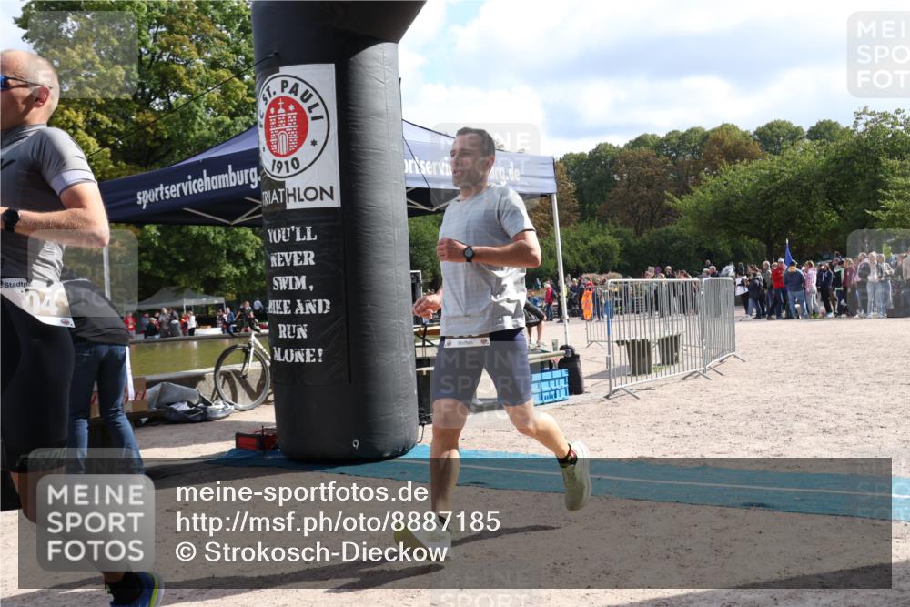 14.09.2025 - Stadtparktriathlon Strokosch-Dieckow http://msf.ph/oto/8887185 14.09.2025 11:34:36 Ziel 800, 804 meine-sportfotos.de