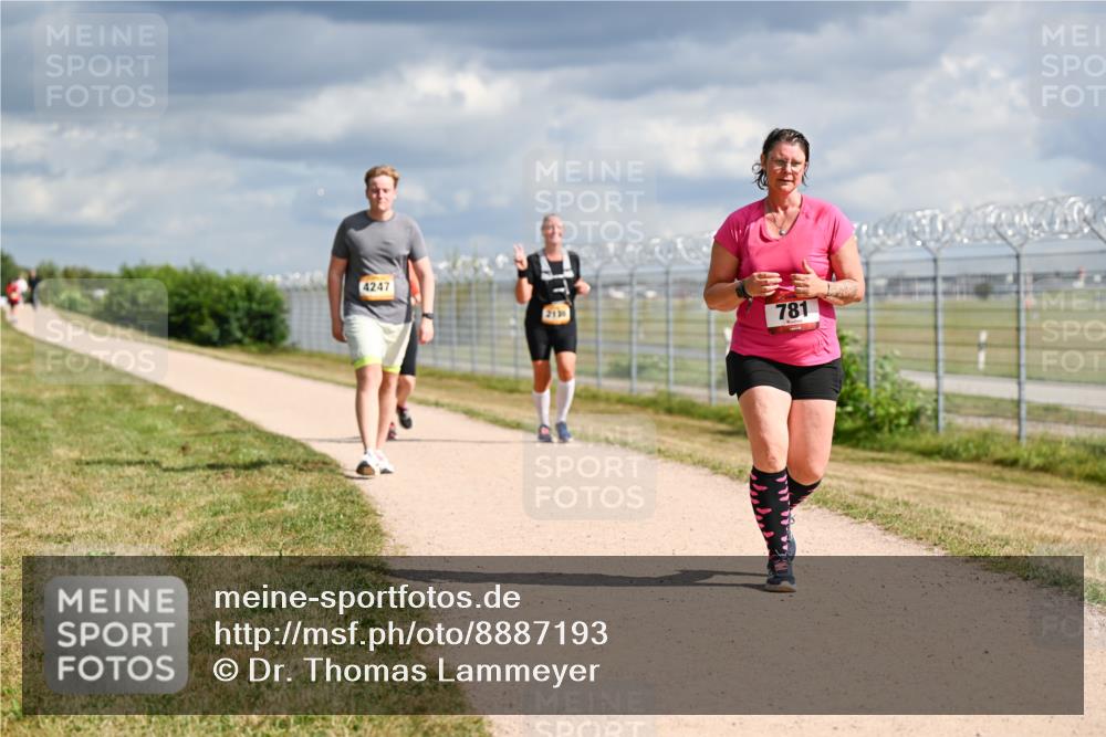 14.09.2025 - Airport Race Dr. Thomas Lammeyer http://msf.ph/oto/8887193 14.09.2025 12:49:31 Laufen 4247, 2135, 781 meine-sportfotos.de