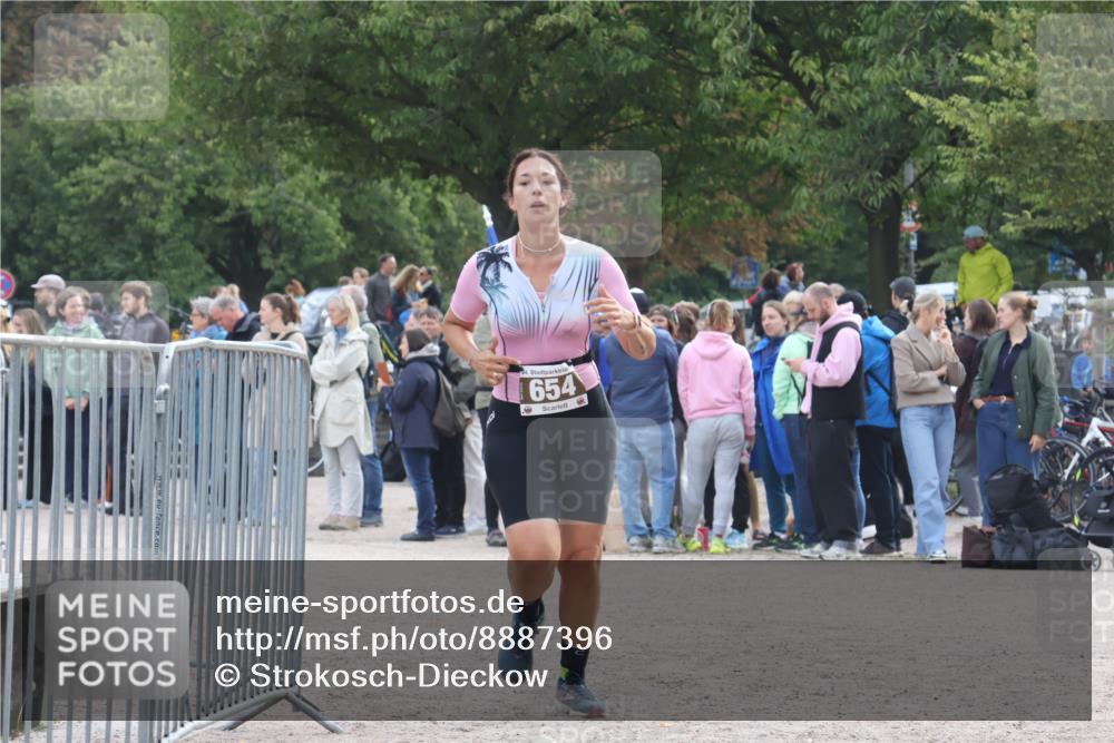 14.09.2025 - Stadtparktriathlon Strokosch-Dieckow http://msf.ph/oto/8887396 14.09.2025 11:37:52 Ziel 654, 753 meine-sportfotos.de