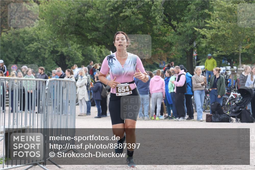 14.09.2025 - Stadtparktriathlon Strokosch-Dieckow http://msf.ph/oto/8887397 14.09.2025 11:37:53 Ziel 654, 753 meine-sportfotos.de