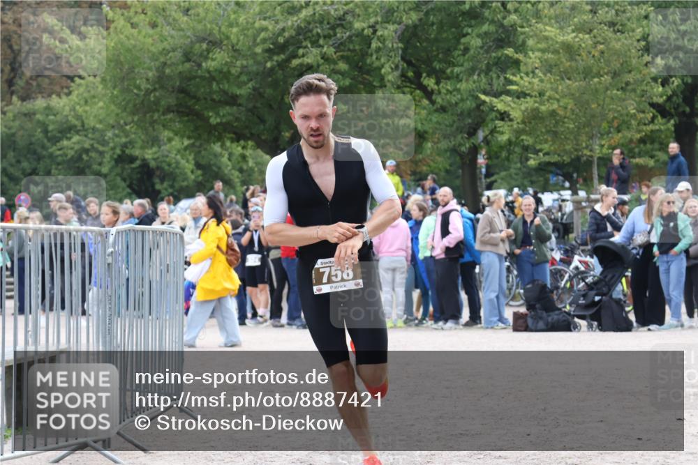 14.09.2025 - Stadtparktriathlon Strokosch-Dieckow http://msf.ph/oto/8887421 14.09.2025 11:38:15 Ziel 758, 787 meine-sportfotos.de