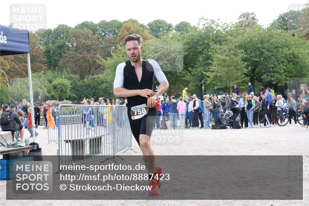 14.09.2025 - Stadtparktriathlon Strokosch-Dieckow http://msf.ph/oto/8887423 14.09.2025 11:38:16 Ziel 758, 787 meine-sportfotos.de