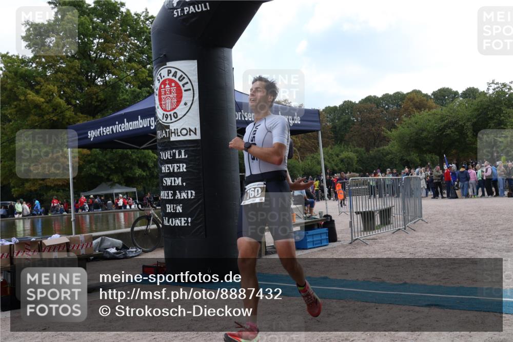 14.09.2025 - Stadtparktriathlon Strokosch-Dieckow http://msf.ph/oto/8887432 14.09.2025 11:38:40 Ziel 692, 760 meine-sportfotos.de