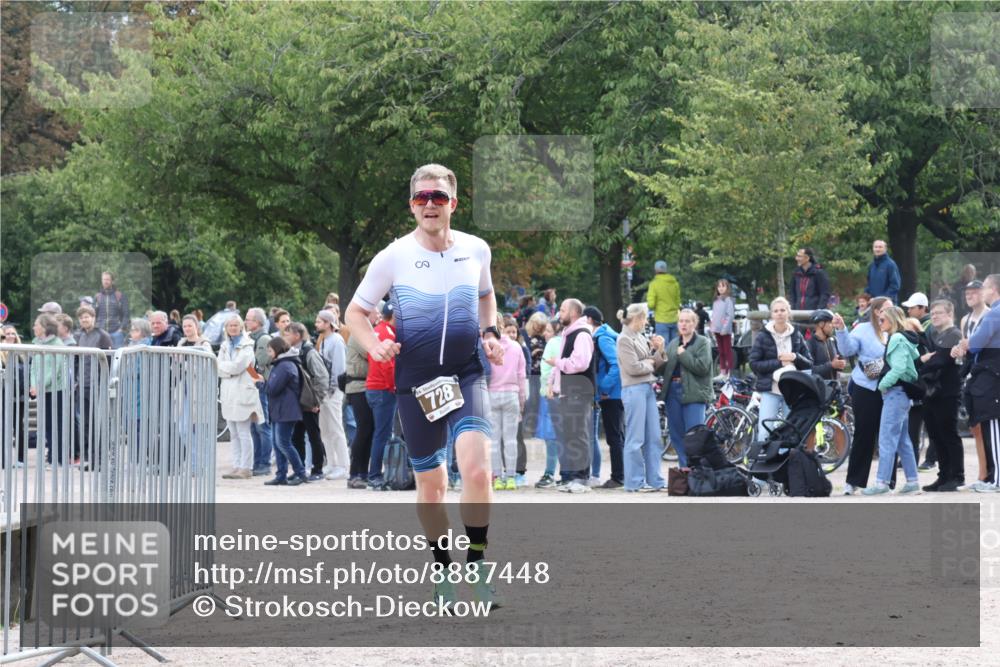 14.09.2025 - Stadtparktriathlon Strokosch-Dieckow http://msf.ph/oto/8887448 14.09.2025 11:39:01 Ziel 712, 728 meine-sportfotos.de