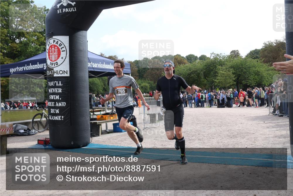 14.09.2025 - Stadtparktriathlon Strokosch-Dieckow http://msf.ph/oto/8887591 14.09.2025 11:43:58 Ziel 732, 765 meine-sportfotos.de