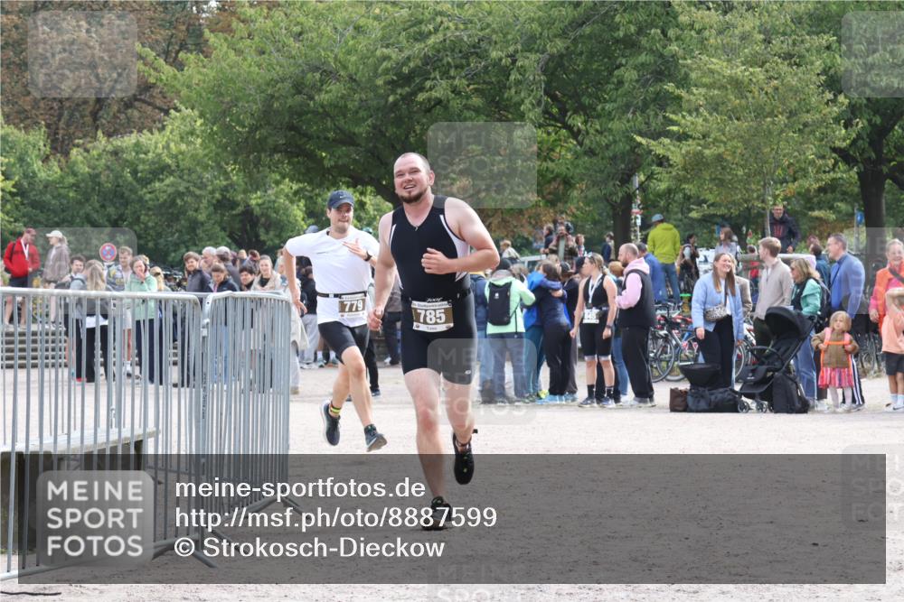 14.09.2025 - Stadtparktriathlon Strokosch-Dieckow http://msf.ph/oto/8887599 14.09.2025 11:44:22 Ziel 779, 785 meine-sportfotos.de