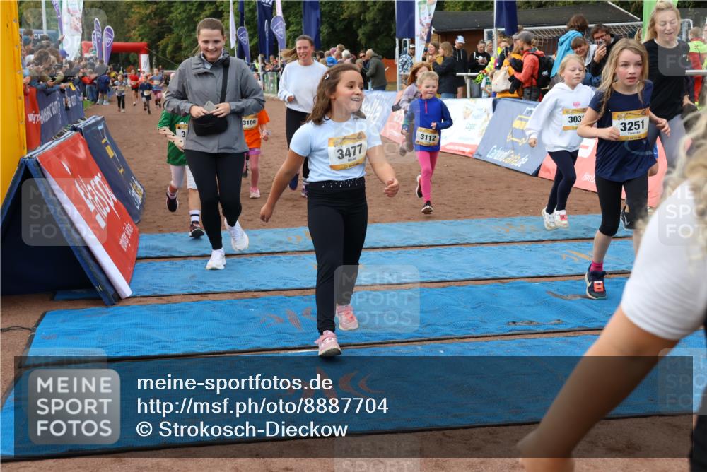 14.09.2025 - Airport Race Strokosch-Dieckow http://msf.ph/oto/8887704 14.09.2025 10:30:40 Ziel 3031, 3109, 3112, 3131, 3140, 3154, 3170, 3183, 3190, 3197, 3251, 3257, 3403, 3465, 3467, 3469, 3470, 3477, 3487, 3587, 3591, 3601, 3748 meine-sportfotos.de