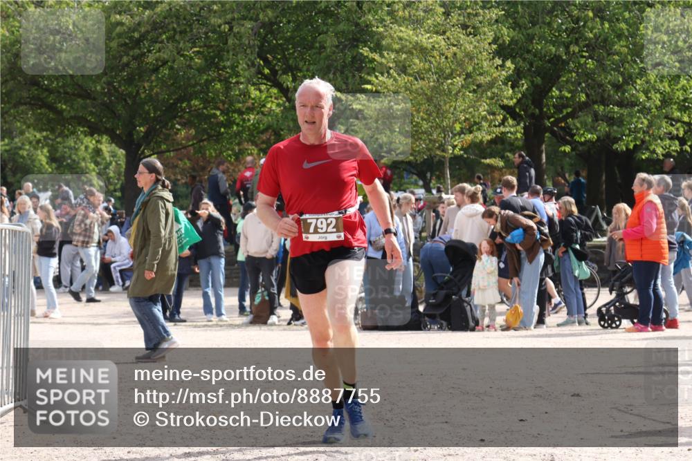 14.09.2025 - Stadtparktriathlon Strokosch-Dieckow http://msf.ph/oto/8887755 14.09.2025 11:49:01 Ziel 792 meine-sportfotos.de